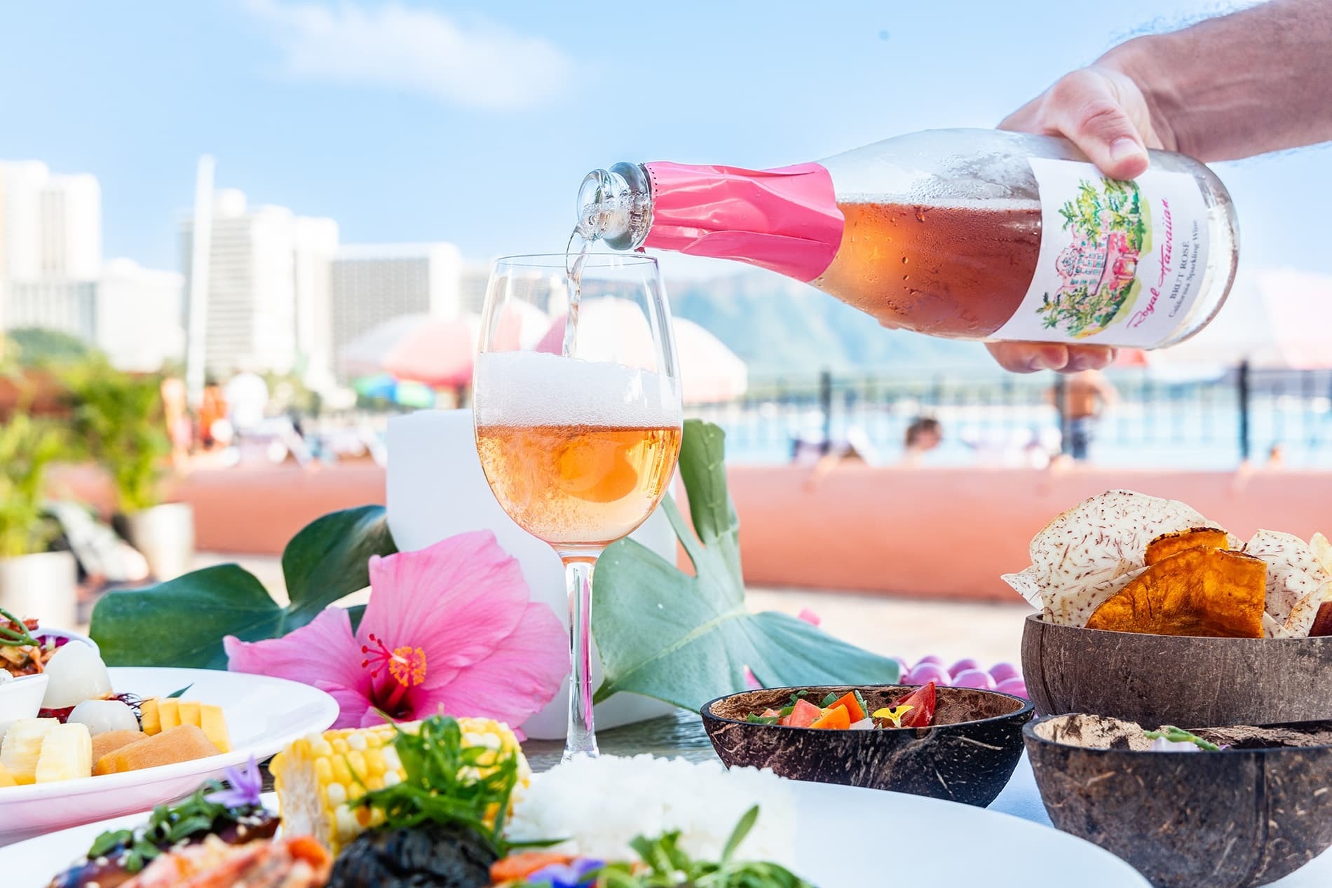 AHAAINA LUAU REVAMPS DINNER MENU｜Royal Hawaiian Resort