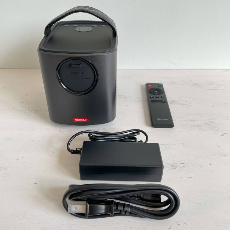 Anker Nebula Mars II Proレビュー】500ルーメンと20Wスピーカー搭載の