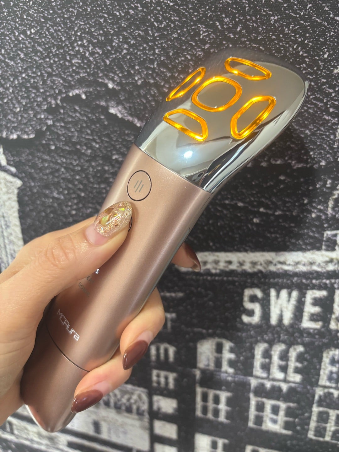 最近話題のMCAura（エムシーオーラ）から登場した新型美顔器ノヴァ